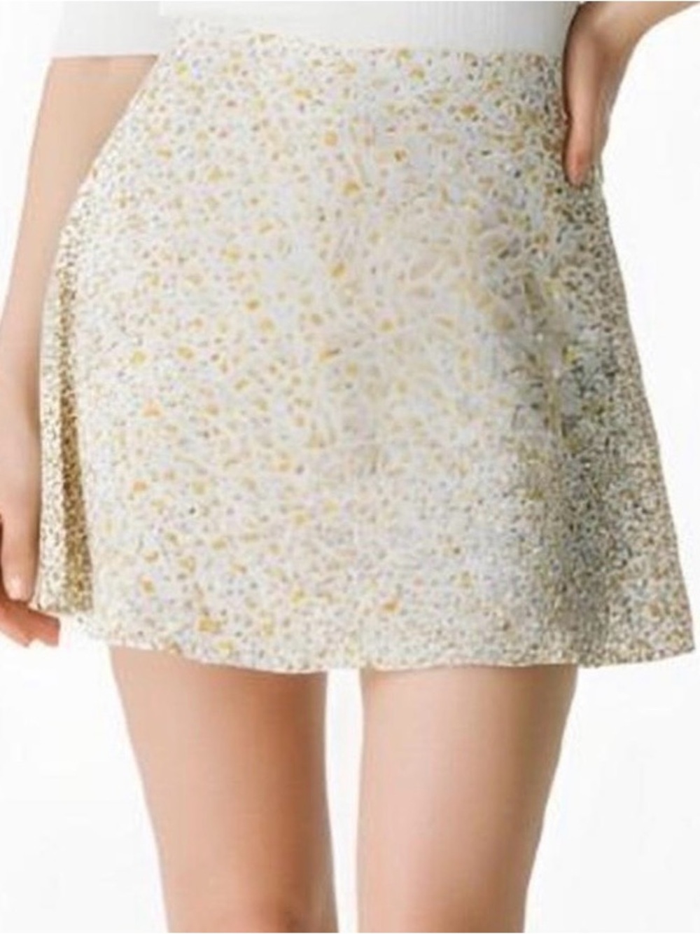 Hollister Women’s White with Yellow Flowers High Waisted Size Medium Skirt